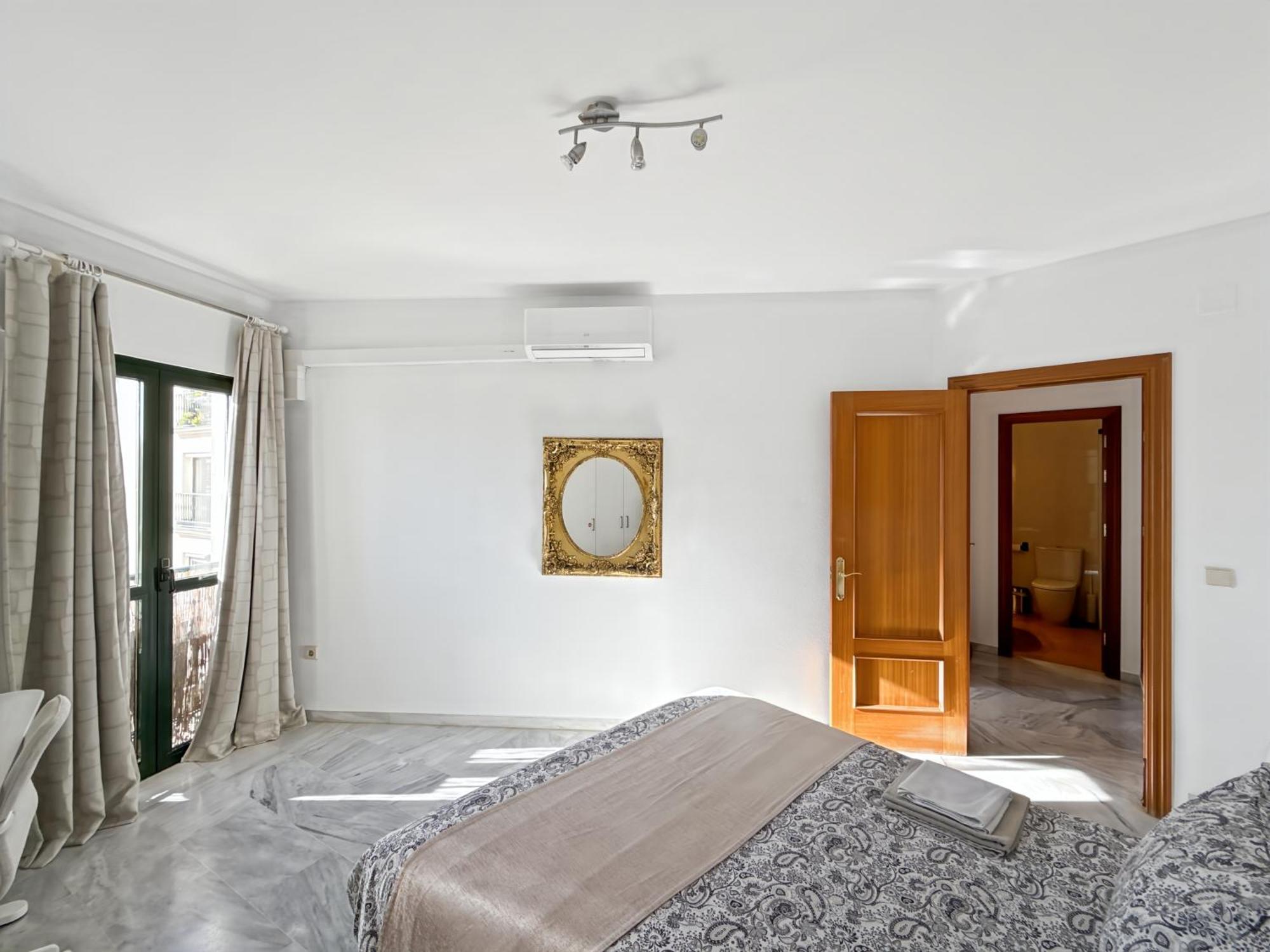 Exclusive Malaga Apartments With Cathedral Views And Auto Check-In Exterior photo